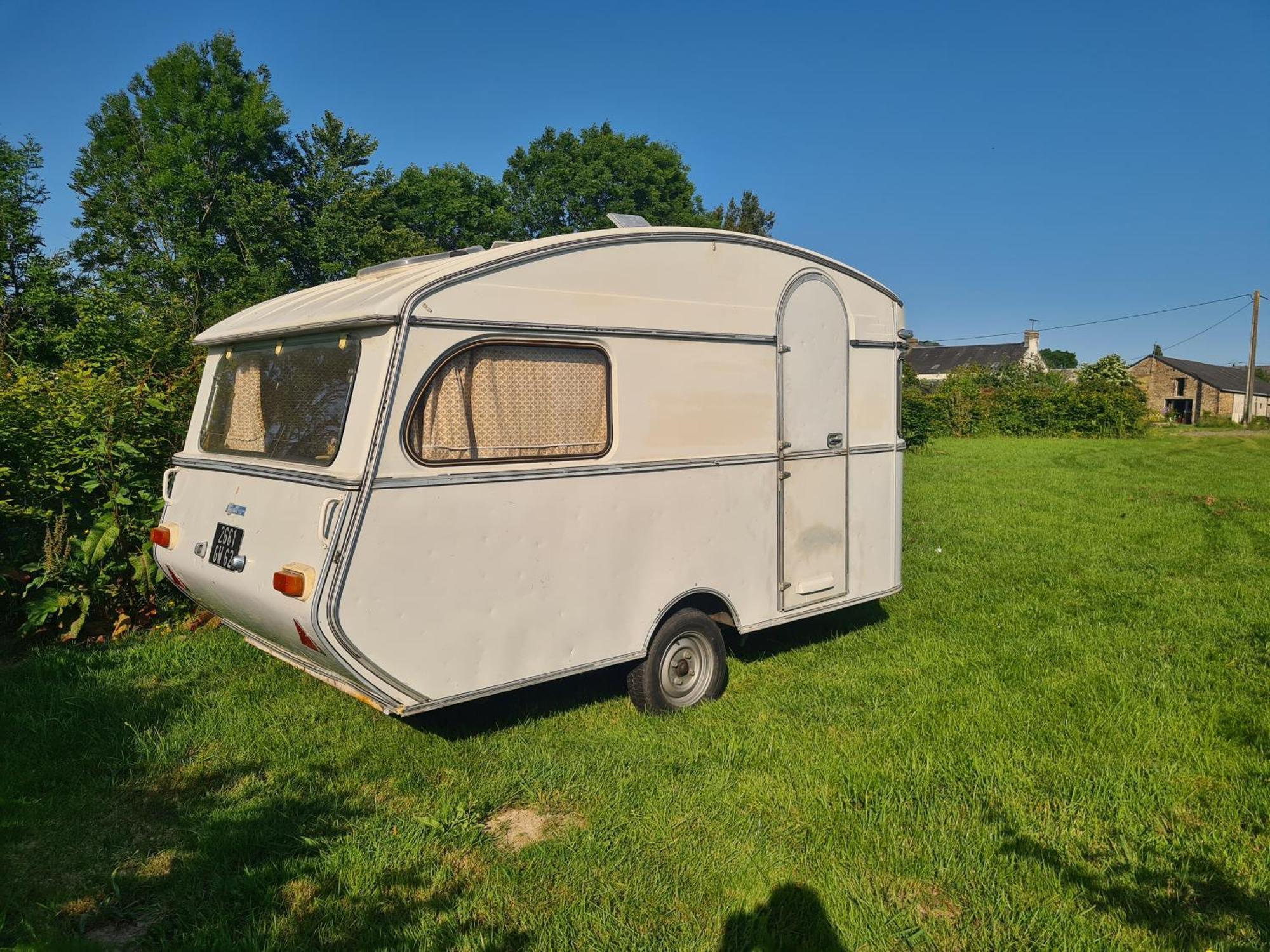 Camping A La Ferme - Hebergements Insolites Cerisy-la-Foret Luaran gambar